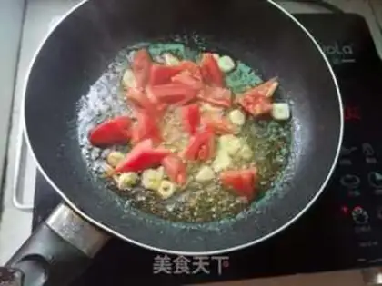 Make Tomato ham noodles step 3