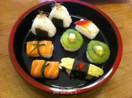 Make Fruit sushi step 1