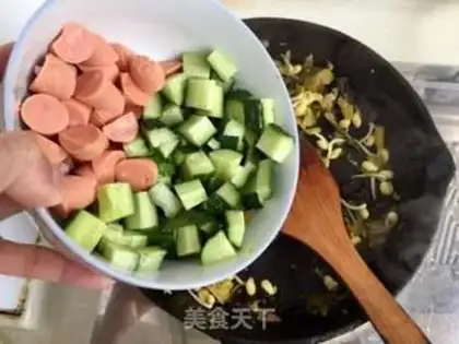 Make Snowcracker ham and egg fried rice step 6