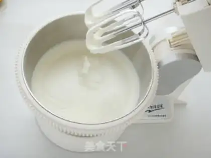 Make Cat, fruit, cream cake step 10