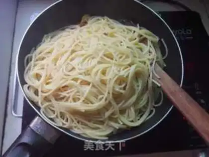 Make Tomato ham noodles step 6