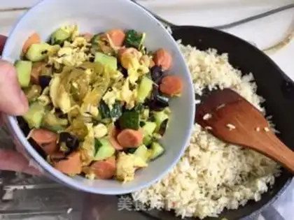 Make Snowcracker ham and egg fried rice step 9