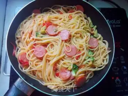Make Tomato ham noodles step 8