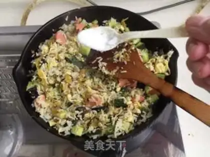 Make Snowcracker ham and egg fried rice step 10