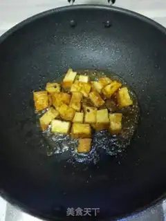 Make Onion fried tofu step 1