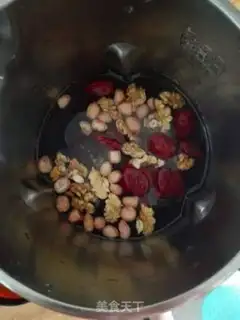 Make "Red dates, peanuts, beans." step 4