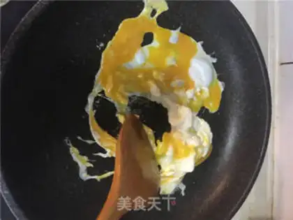 Make Autumn fried eggs step 1