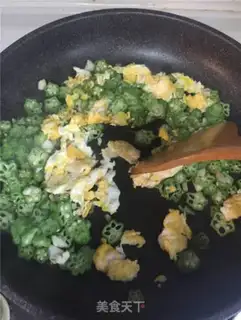 Make Autumn fried eggs step 4