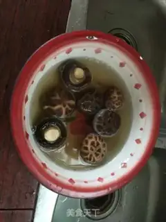 Make Mushroom peanut pig hoof step 0