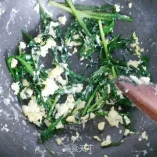 Make Scrambled eggs step 2