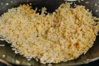 Make Shrimp egg fried rice step 4