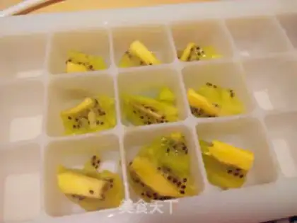 Make Yogurt and fruit ice step 1