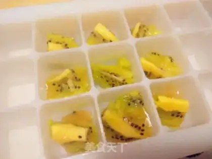 Make Yogurt and fruit ice step 2