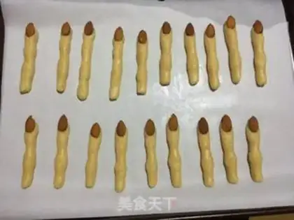 Make Halloween finger cookies step 4