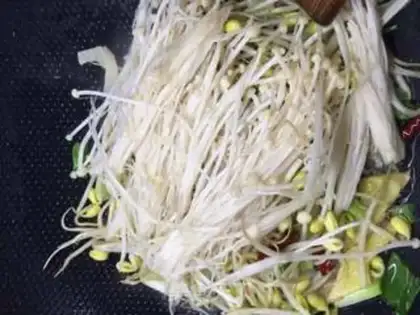 Make Warm stomach and vegetable soup step 5