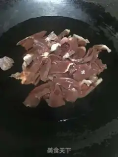 Make Light grass, wheat and pig heart soup step 1
