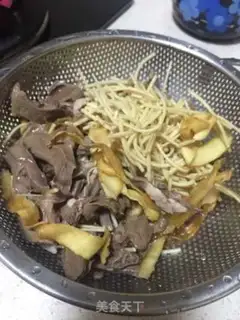 Make Light grass, wheat and pig heart soup step 2