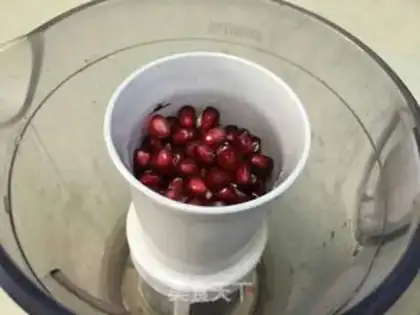 Make Fresh pomegranate juice step 3