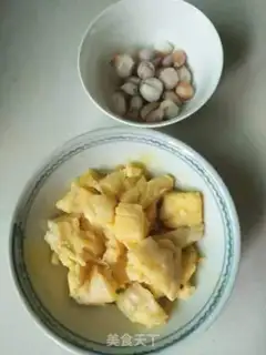 Make Onion chicken oil. Noodles step 0
