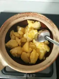 Make Onion chicken oil. Noodles step 1