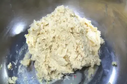 Make Spider crackers step 2