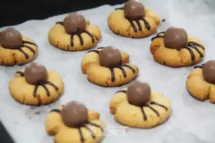 Make Spider crackers step 6