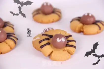Make Spider crackers step 7
