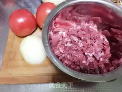 Make Classic black pepper beef pasta step 0
