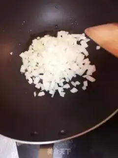 Make Classic black pepper beef pasta step 2
