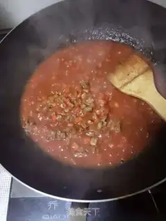 Make Classic black pepper beef pasta step 6