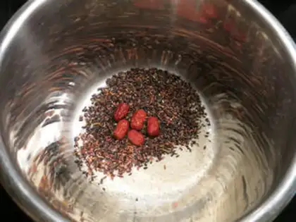 Make Black rice, red date step 0