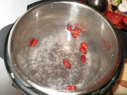 Make Black rice, red date step 1