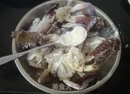 Make Onions fried the crabs step 3