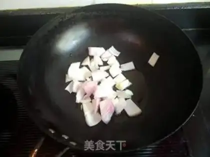 Make Onions fried the crabs step 4
