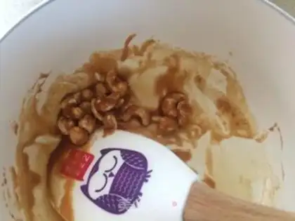 Make Caramel nut banana cake step 33