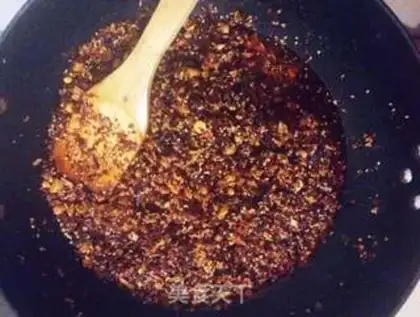 Make Spicy pepper oil step 1
