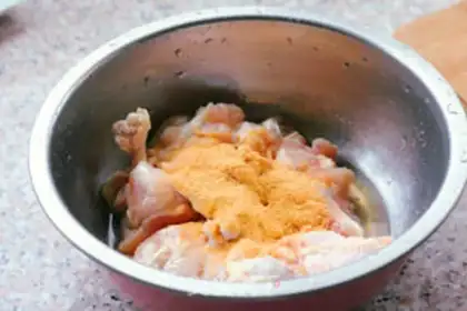 Make "Air-cooked golden chicken hammer." step 2