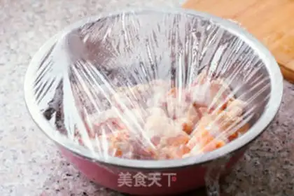 Make "Air-cooked golden chicken hammer." step 3