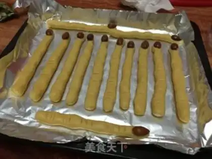 Make Witch finger crackers step 11
