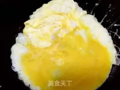 Make Garlic fried eggs step 2