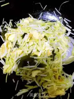 Make Garlic fried eggs step 4