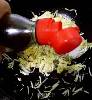 Make Garlic fried eggs step 5