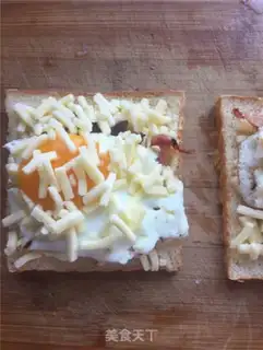 Make A simple bacon egg pizza step 3