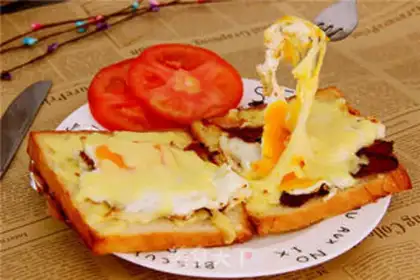 Make A simple bacon egg pizza step 4