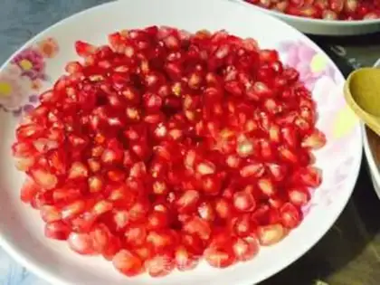 Make Pomegranate lemonade step 1