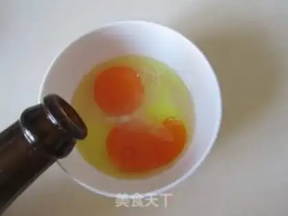 Make Onion fried eggs step 1