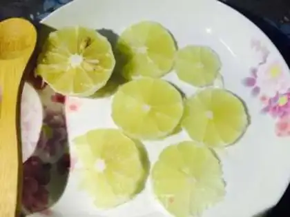 Make Pomegranate lemonade step 2
