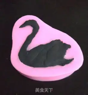 Make Swan Lake Rolling Sugar Cake step 6