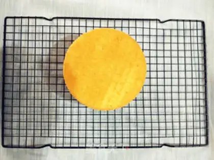 Make Swan Lake Rolling Sugar Cake step 10