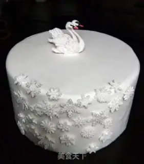 Make Swan Lake Rolling Sugar Cake step 12